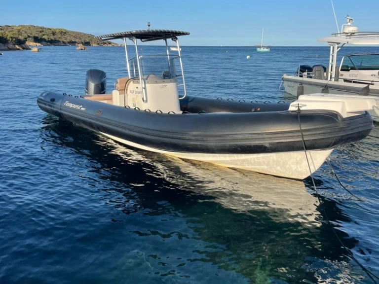 Ein Quicksilver Activ 605 Open mieten in Propriano