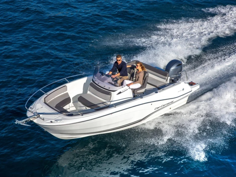 Ein Jeanneau Cap Camarat 6.5 CC Serie 3 mieten in Lorient