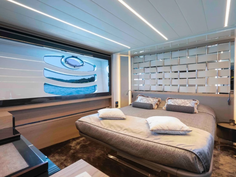 Ein Pershing PERSHING 70 mieten in Saint-Tropez