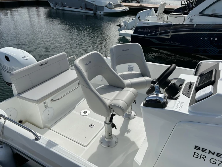 Motorboot mit oder ohne Skipper Bénéteau mieten in Brest