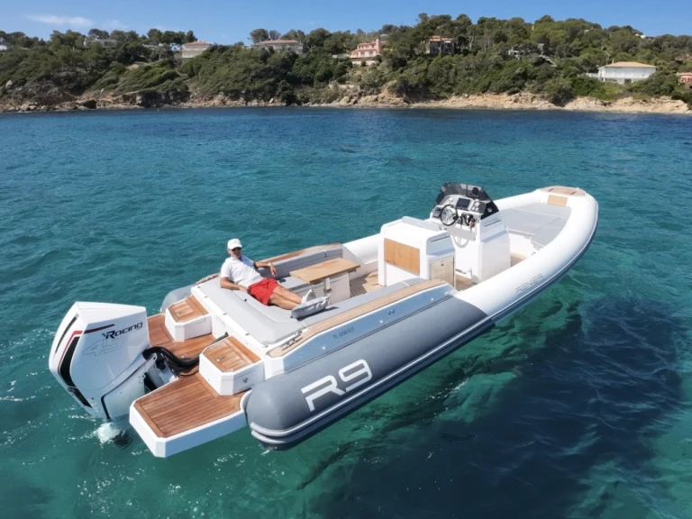 Renier Renier R9 Tourer mieten Le Lavandou