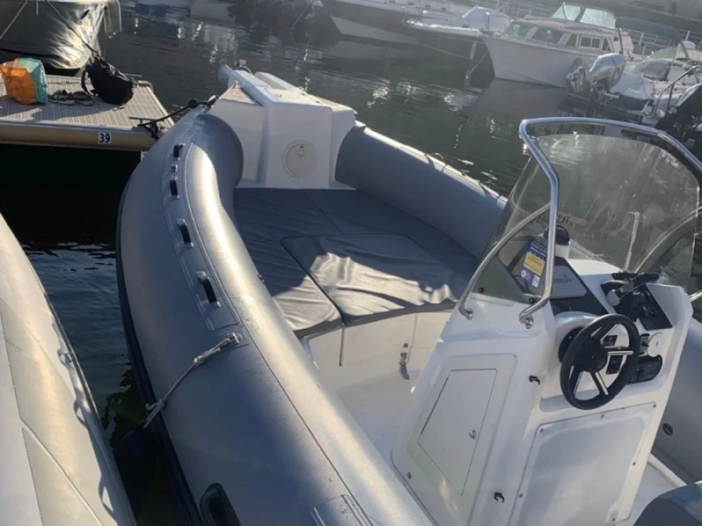 Ein Quicksilver Activ 605 Sundeck mieten in Marseille