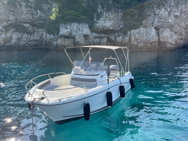 Motorboot mieten in Antibes - Jeanneau Cap Camarat 6.5 CC Serie 3