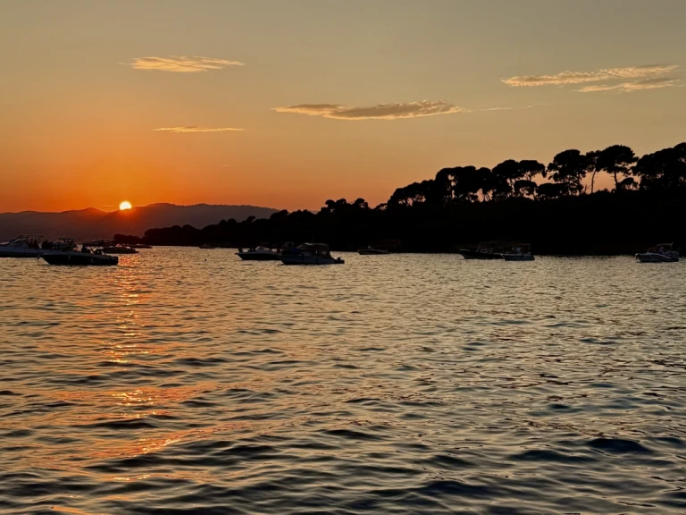 Boot mieten Antibes günstig CAP CAMARAT