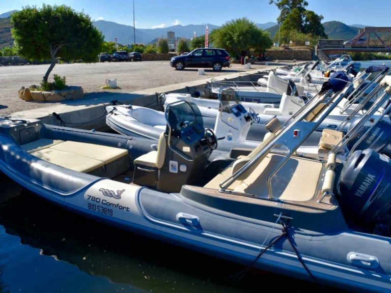 YachtCharter in Saint-Florent - Motonautica-Vesuviana MV 780 Comfort auf SamBoat