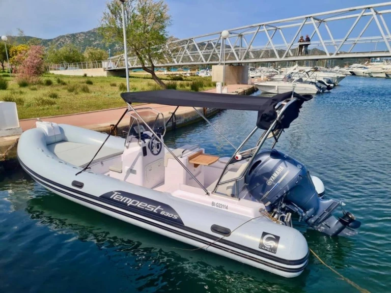 Ein Capelli Tempest 630 mieten in Saint-Florent