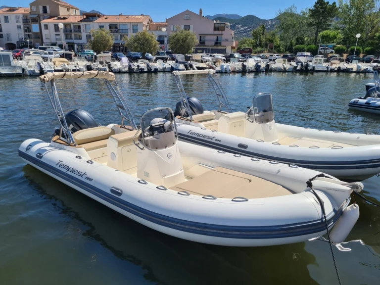 Vermietung Schlauchboot Capelli mit Führerschein
