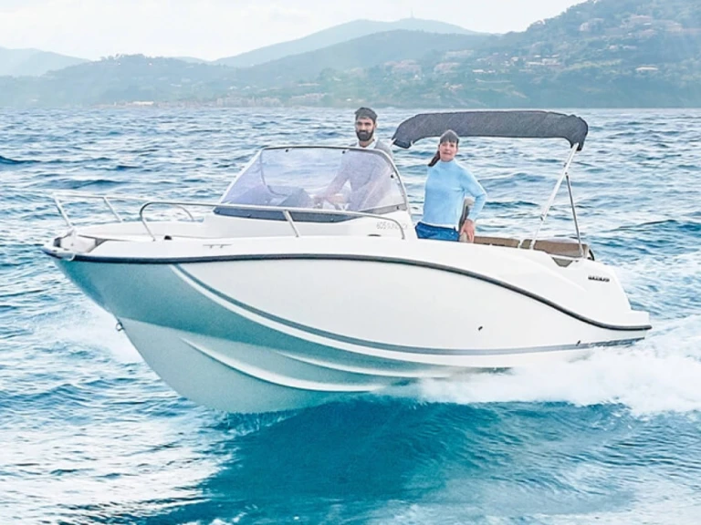 Ein Quicksilver Activ 605 Sundeck mieten in Cambrils