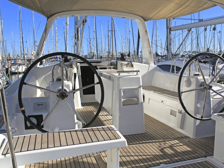 YachtCharter in Cambrils - Bénéteau Oceanis 38.1 auf SamBoat