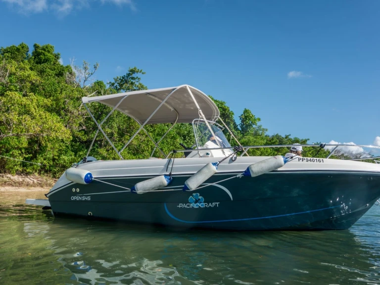 Ein Pacific Craft Pacific Craft 545 Open mieten in Port-Louis