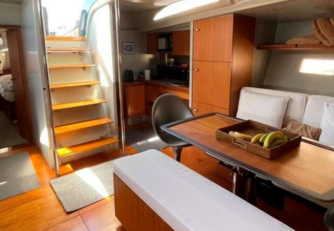 Ein Maxi 65 mieten in Barcelona