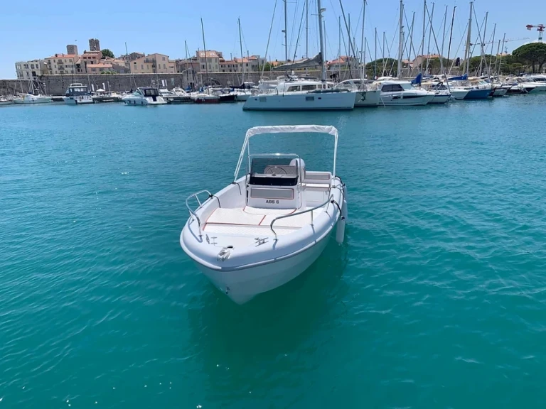Motorboot mit oder ohne Skipper Selva mieten in Antibes