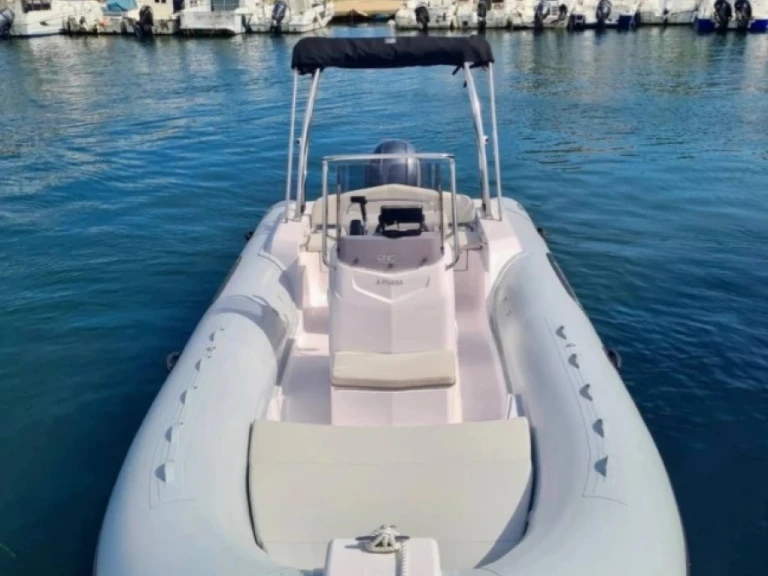 Ein Capelli Tempest 630 mieten in Antibes