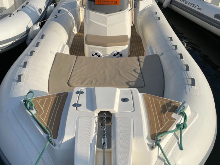 YachtCharter in Port de Saint-Cyprien Méditerranée - Capelli Tempest 700 Sun auf SamBoat