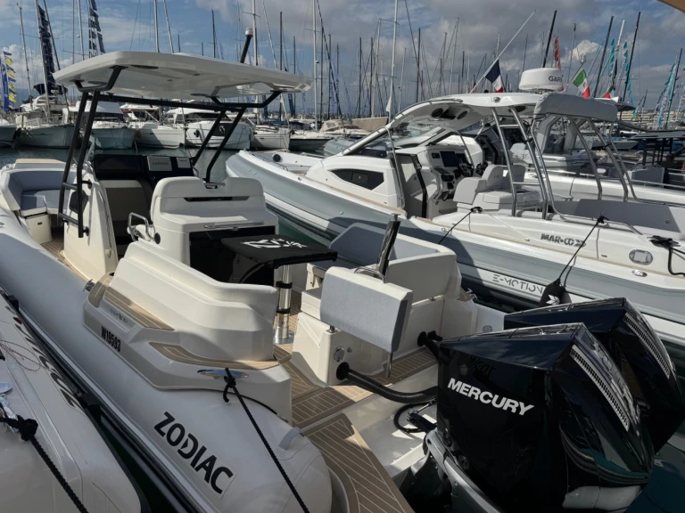 Schlauchboot mit oder ohne Skipper Zodiac mieten in Propriano