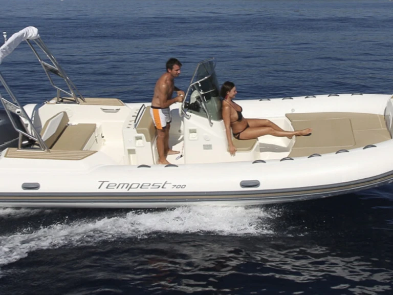 Ein Capelli Tempest 700 mieten in Porto-Vecchio