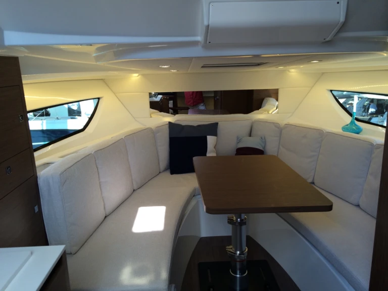 Motorboot mieten in Cogolin - Jeanneau Cap Camarat 10.5 WA