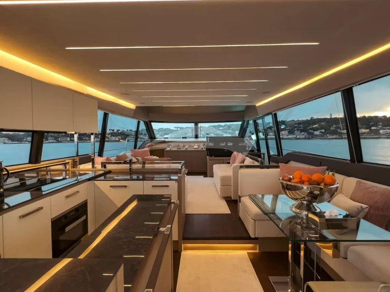 Ein Prestige Prestige 680 mieten in Antibes