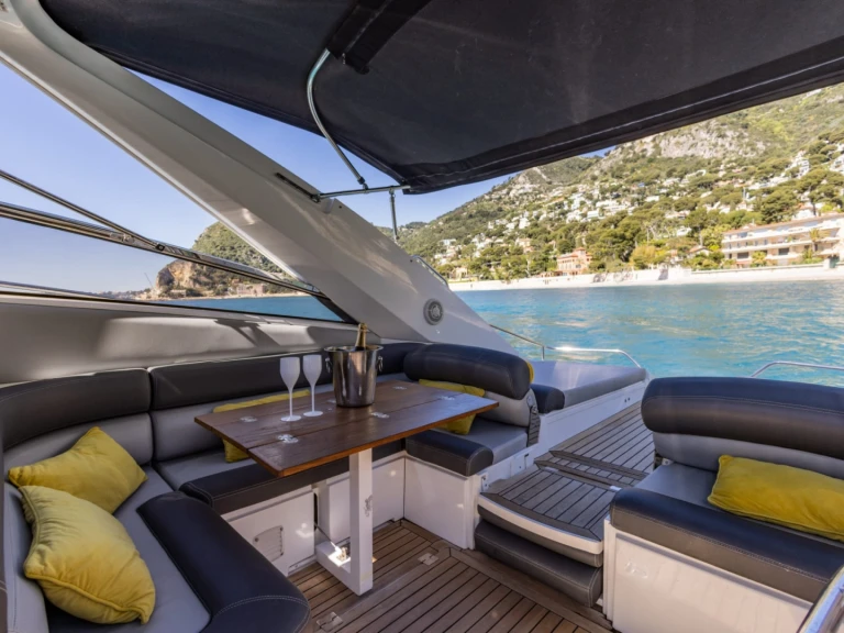 Ein Sunseeker Superhawk 43 mieten in Saint-Jean-Cap-Ferrat