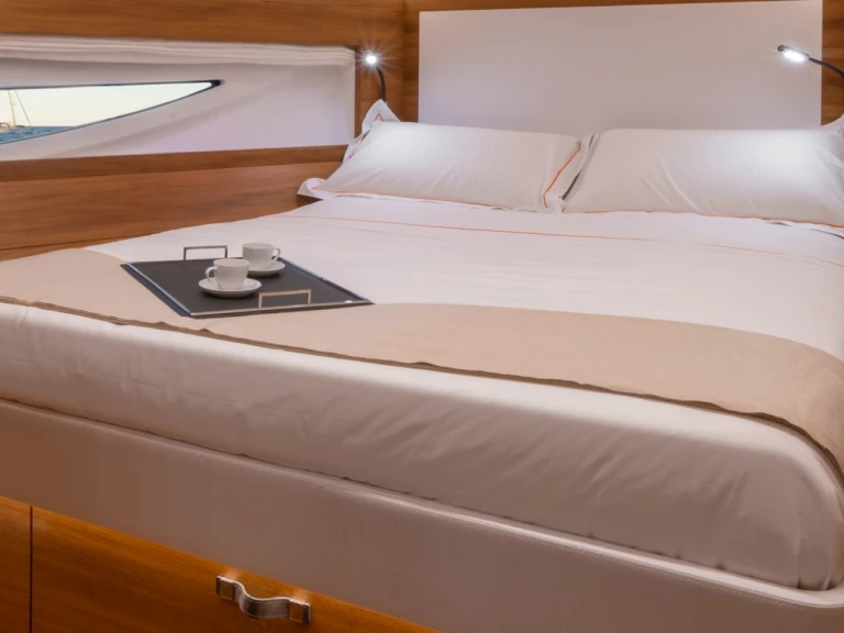 YachtCharter in Beaulieu-sur-Mer - Solaris Solaris 47 auf SamBoat