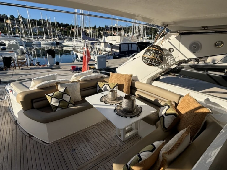 YachtCharter in Saint-Jean-Cap-Ferrat - Sunseeker Portofino 53 auf SamBoat