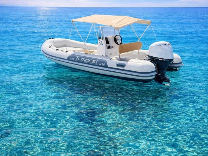 Ein Capelli Tempest 530 mieten in Arbatax