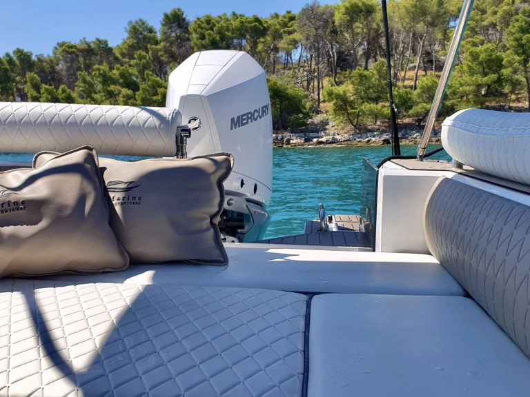 Ein Zenit Hunter 800 mieten in Split