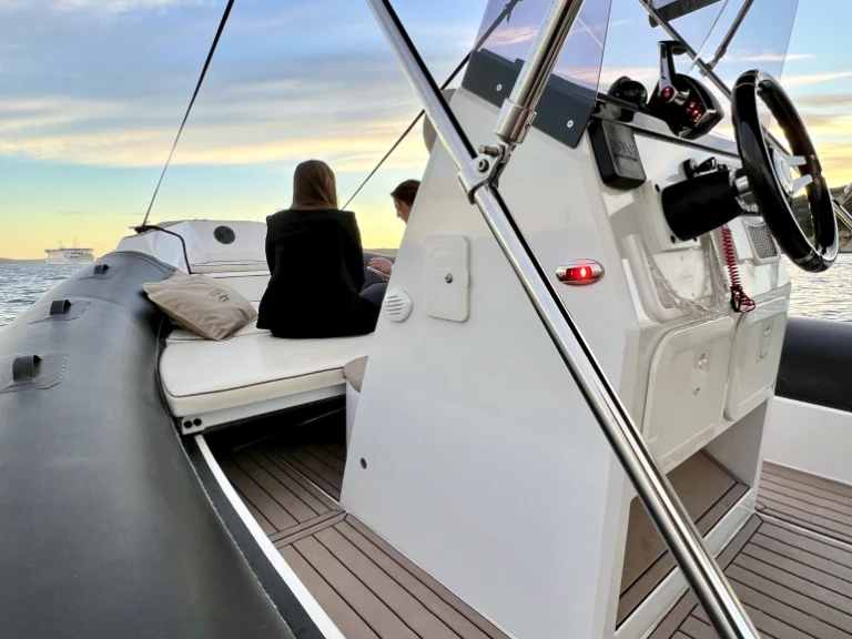 Schlauchboot mit oder ohne Skipper Zenit mieten in Split