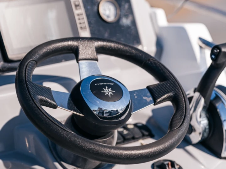 Motorboot mit oder ohne Skipper Jeanneau mieten in Arcachon