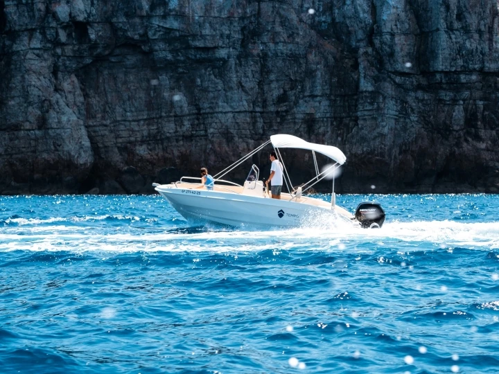 Vermietung Motorboot Marine mit Führerschein
