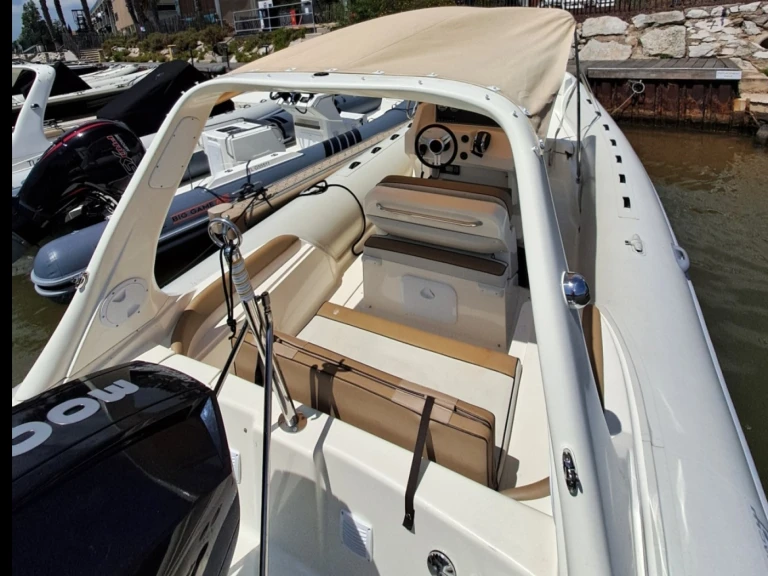 Schlauchboot mit oder ohne Skipper Lomac mieten in Hyères
