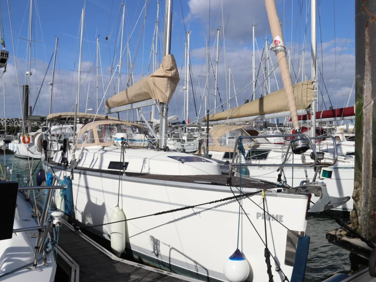 Ein Bavaria Bavaria 32 Cruiser mieten in La Rochelle