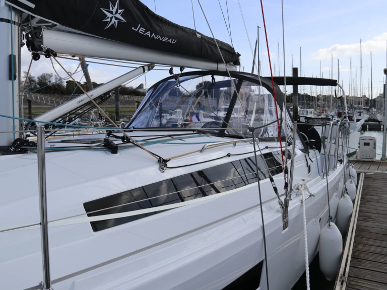 YachtCharter in La Rochelle - Jeanneau Sun Odyssey 350 auf SamBoat