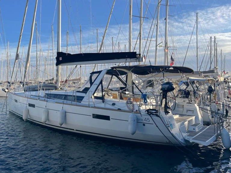 Segelboot mieten in Port de Hyères (St Pierre) - Bénéteau Oceanis 45