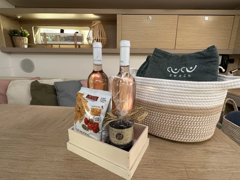 YachtCharter in Port de Hyères (St Pierre) - Bénéteau Oceanis 45 auf SamBoat