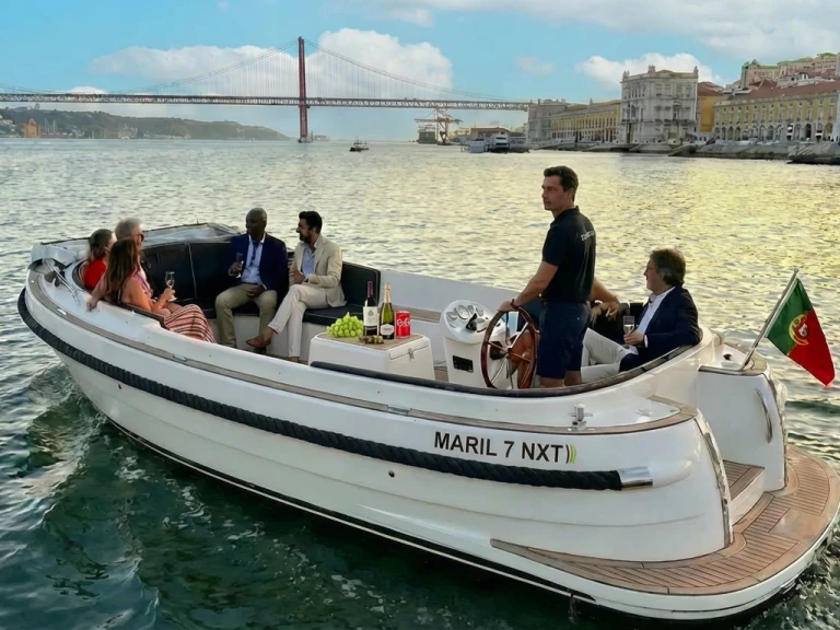 Motorboot mieten in Lissabon - Maril 7NXT