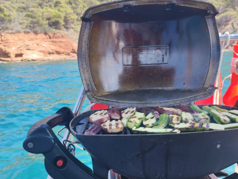 Segelboot mit oder ohne Skipper Bavaria mieten in Anávyssos