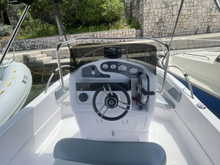 Boot mieten Malinska-Dubašnica günstig Bluline 19 Ft Open