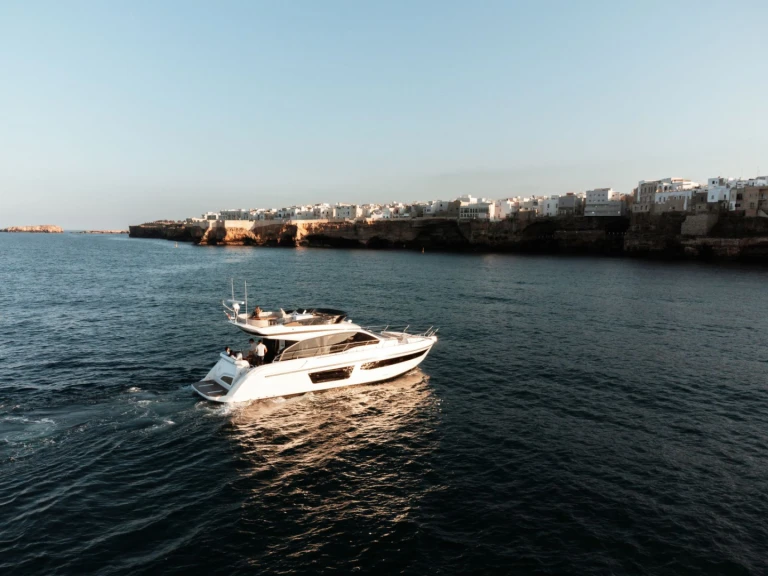 Ein Azimut Azimut 53 Fly mieten in Polignano a Mare