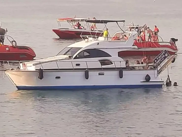 Vermietung Yacht Custom mit Führerschein