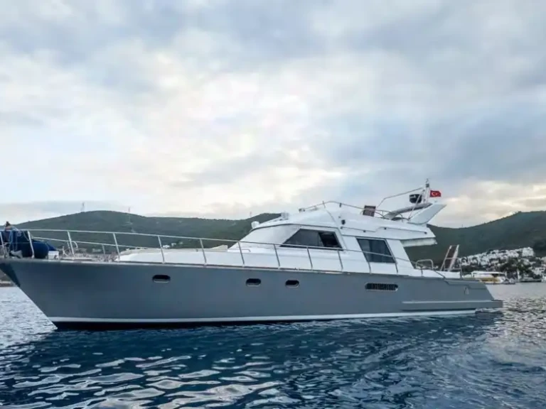 Vermietung Yacht Custom mit Führerschein