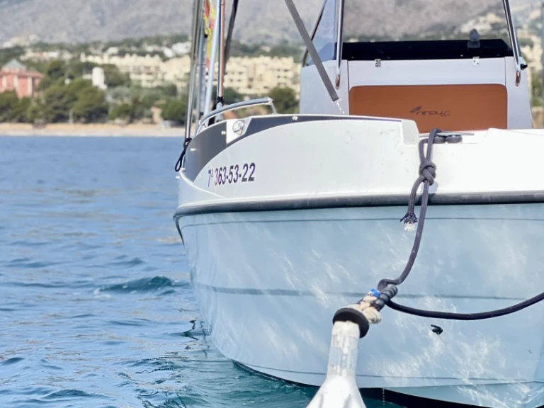 Motorboot mit oder ohne Skipper Nireus mieten in Altea