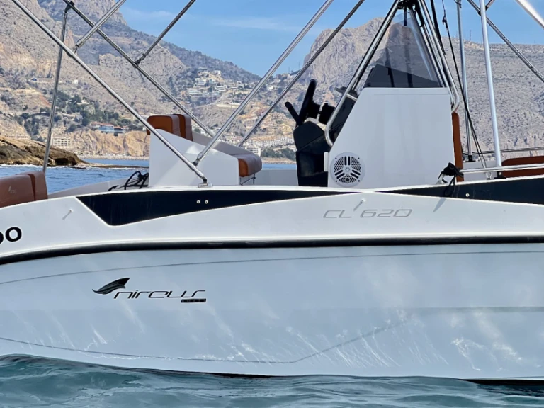 Vermietung Motorboot Nireus mit Führerschein