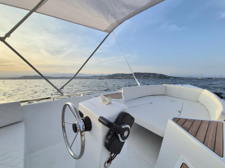 Ein Silver Silver yacht 495 mieten in Cannes