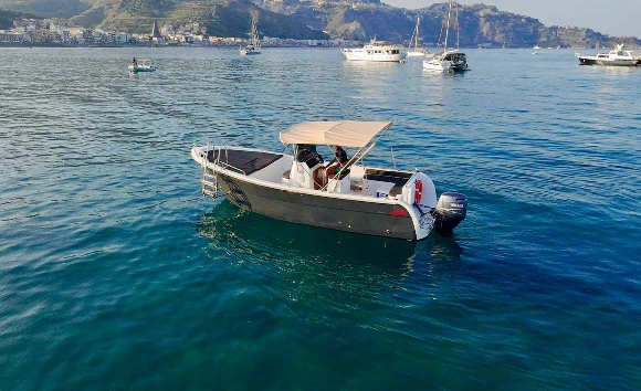 Motorboot mit oder ohne Skipper Lever mieten in Isola Bella
