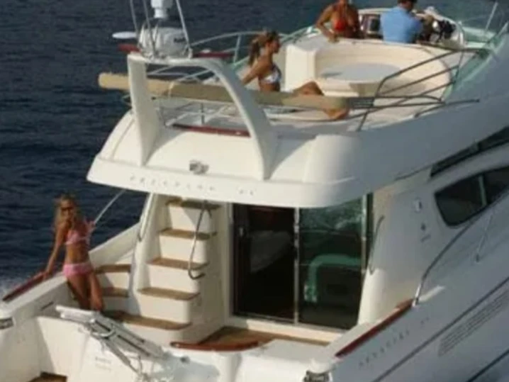 Ein Jeanneau Prestige 460 Fly mieten in Vigo