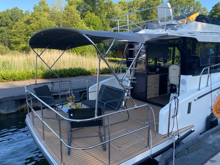 Motorboot mit oder ohne Skipper Cobra mieten in Fleesensee