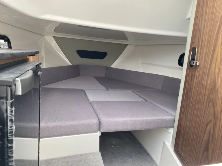 Vermietung Motorboot Karnic mit Führerschein