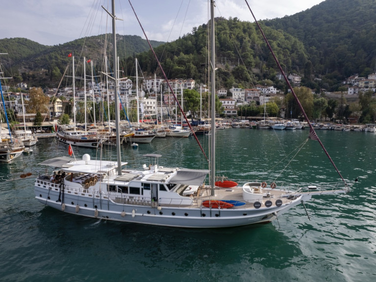 Ein Unknown Diamond Lila mieten in Fethiye