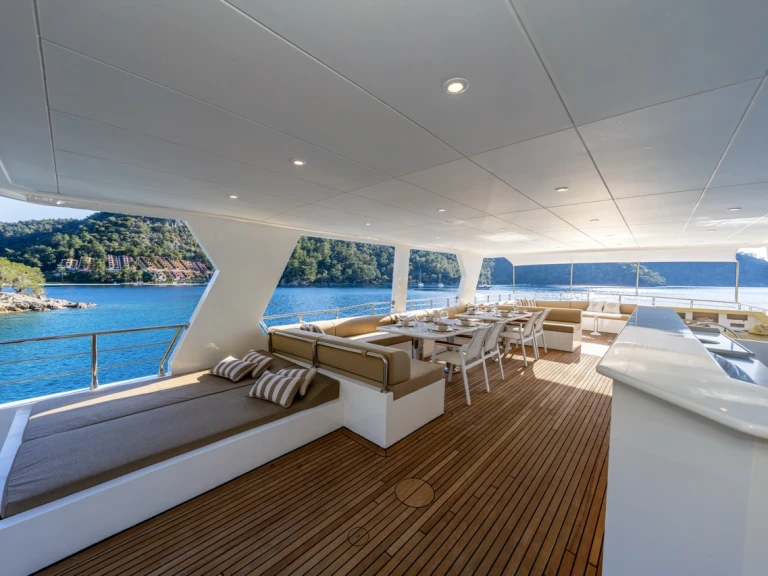 Ein Custom Made Lila Trawler mieten in Fethiye